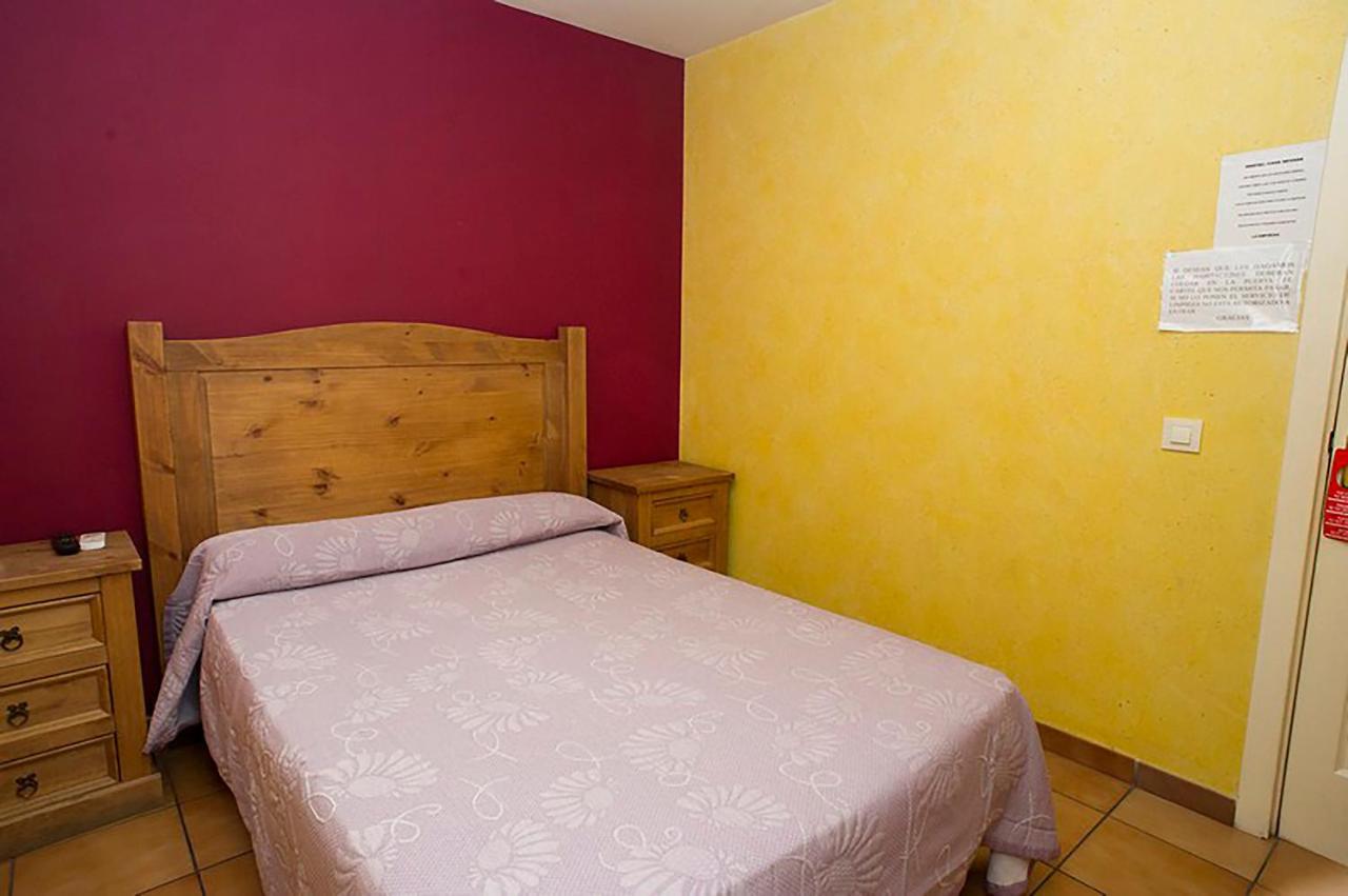 Hostal Velarde Talavera de la Reina Exteriör bild