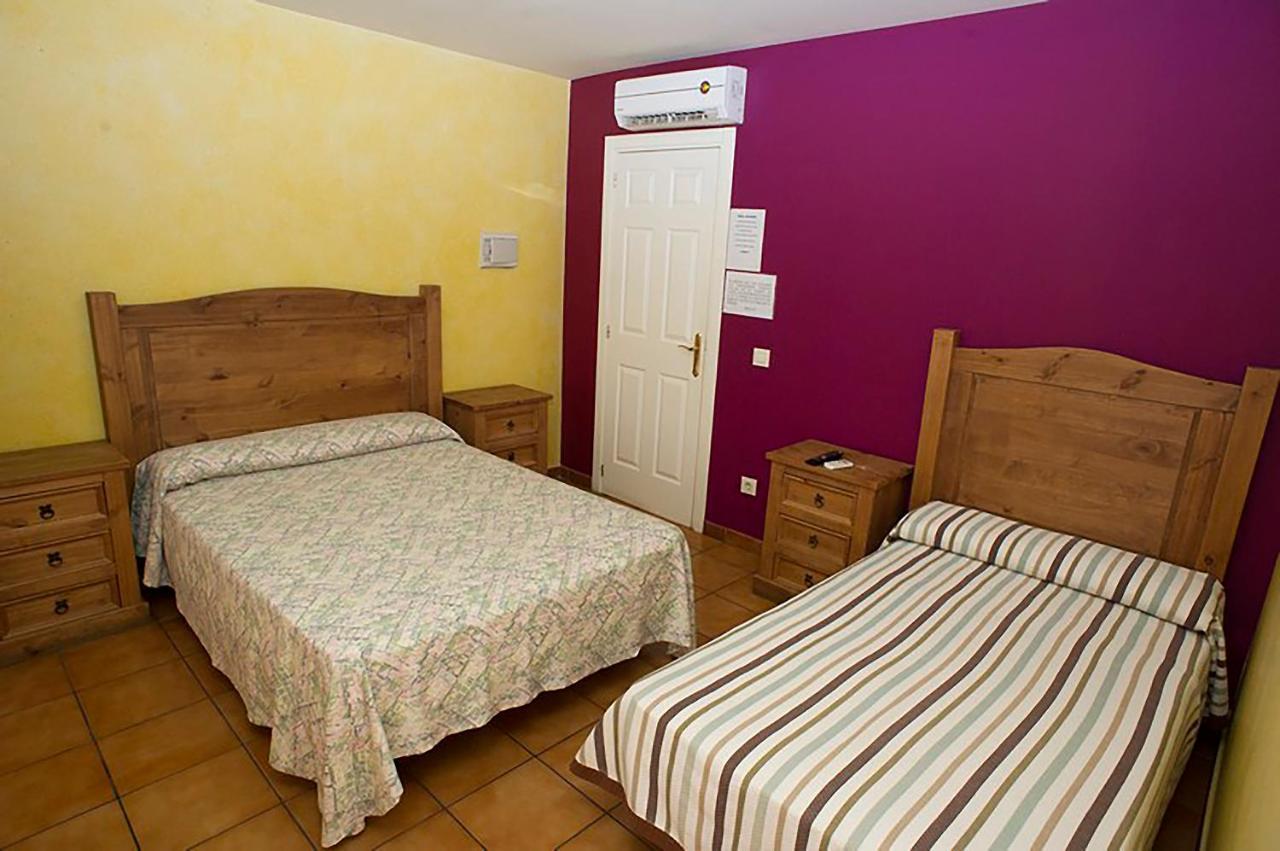 Hostal Velarde Talavera de la Reina Exteriör bild